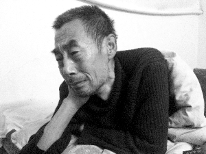 男子为父亲申请国家赔偿未获受理刀捅4名法官