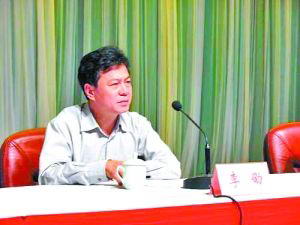 广东茂名国土局原局长因滥用职权及受贿受审