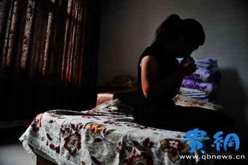 讲述当时的情景,周琴泣不成声